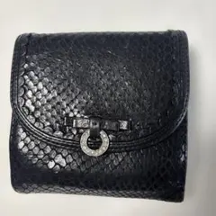 ジルスチュアート パイソン柄黒革二つ折り財布