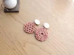 【イヤリング】ハンドメイド　コーラルピンク ウッドビーズ