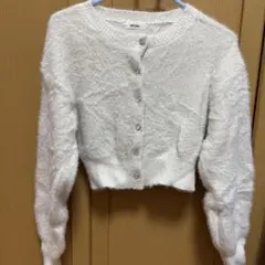 ホワイトボタン付きカーディガン