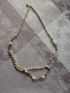 ELLEのパールとゴールドの多層ネックレス