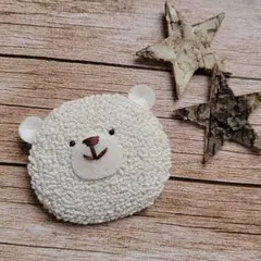 【ブローチ】白クマ(大)　ニードルパンチ　刺繍　ビーズ　ハンドメイド　雑貨　動物