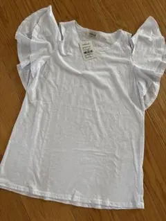 CHILLE 新品　タグ付き　フリル袖 ホワイトTシャツ　半袖のサムネイル