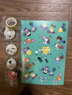 くら寿司　びっくらポンPEANUTS 75周年 缶バッジ マスキングテープセットのサムネイル
