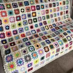 【匿名発送】ハンドメイド グラニースクエア ブランケットのサムネイル