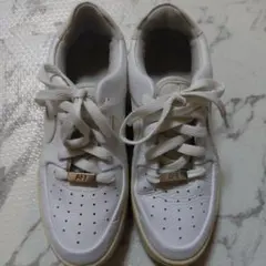 NIKE AIR FORCE 1 ホワイト スニーカー