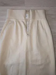 アイボリー ハイウエストスカート スリット入り