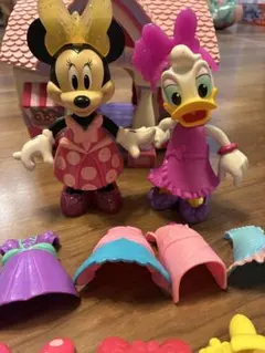 ミニーマウスとデイジーダック フィギュアセット