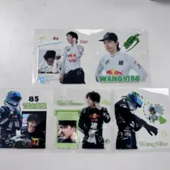 ワンイーボー王一博小aoo85レーサー アクリルスタンド＋キーホルダー2