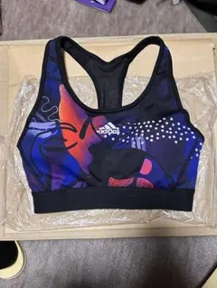 adidasの スポーツブラ