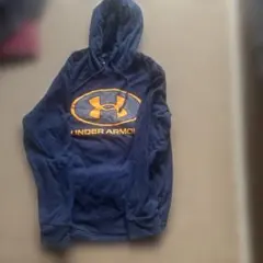 今だけ最低価格！Under Armour フード付きパーカー Mサイズ ネイビー