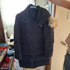 黒いダウンコート フード付き