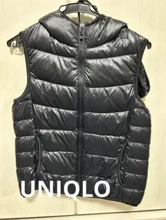 UNIQLOブラック フード付きベスト