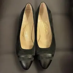 Ferragamo 黒 スエード ポインテッドトゥパンプスのサムネイル