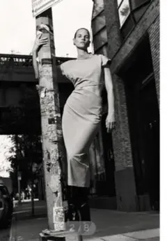 ZARA カットアウトディテール入りミディ丈ワンピース SLY H&M