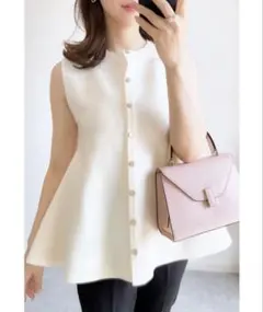 美品✨ペプラムニットジレ / &. NOSTALGIA ホワイト白