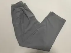 M】ユニクロ UNIQLO ナイロンウルトラストレッチテーパードパンツ グレイ