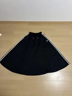 アディダス ロングスカート　ブラックのサムネイル