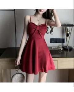 赤いリボン付きノースリーブミニワンピース