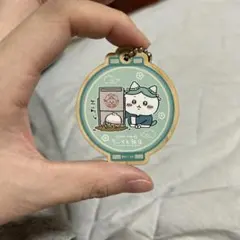 ちいかわ飯店ランダムウッドスタンドキーホルダー ハチワレ