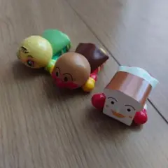 指人形　飛んでるバージョン　３体