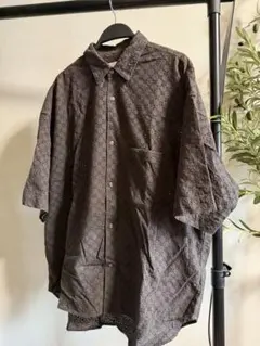 ブラウンシャツ