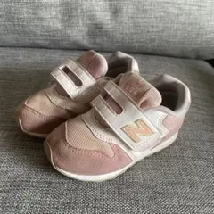New Balance ピンク スニーカー