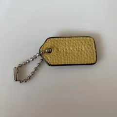 COACH レザー タグ型キーホルダー クリームイエロー