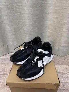 New Balance 327 スニーカーのサムネイル