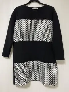 黒と白の柄チュニック（長袖）