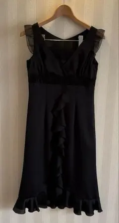 黒レースドレス