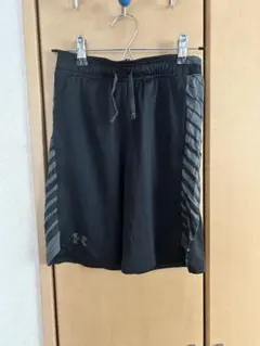 Under Armour ブラック ハーフパンツ　140〜150cm
