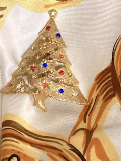 ヴィンテージゴールドトーン＆マルチカラーラインストーンのクリスマスツリーブローチ
