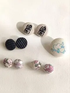 お買い得♡お揃い 小花刺繍入デニム ひらひらレース付 くるみボタン 3