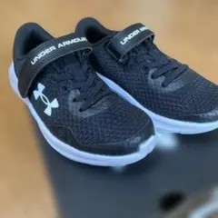 UNDER ARMOUR BPS PURSUIT 3 ブラック スニーカーのサムネイル