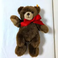 シュタイフ社のテディベア「ペッツィー」