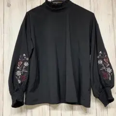 オリーブデオリーブ フリルスタンドカラー花柄袖刺繍パフスリーブブラウス 黒F春秋