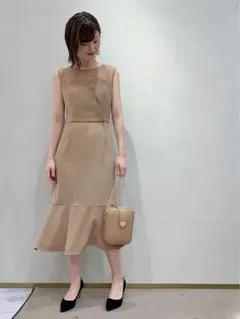 AIMER ベージュ　ドレス　ノースリーブ　ロング　ミモレ丈