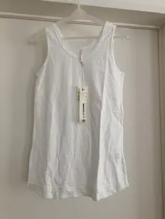 新品　メルベイユアッシュ タンクトップ　ホワイトのサムネイル