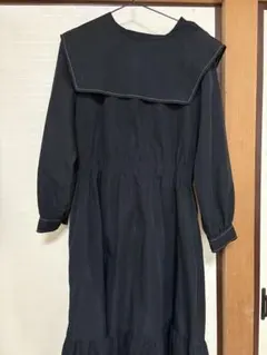 セーラー襟の黒ワンピース ZARA