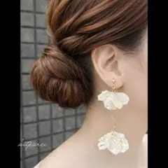 No.308 ホワイトフラワー 花びら ひらひらピアス イヤリング