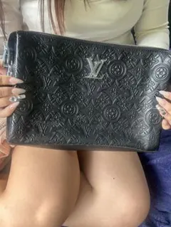 Louis Vuitton ブラック クラッチバッグ