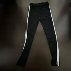 黒いストライプスパッツ
