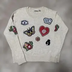 alice+oliviaアリスオリビア 刺繍パッチ付きベージュニットセーター