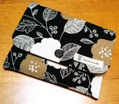ハンドメイド　ポケットティッシュケース ＊モノトーンのお花×ブラック＊