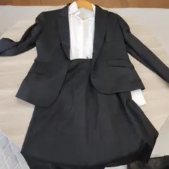 ダークグレー スカートスーツ 上下セット（青山）