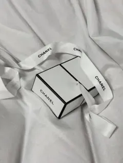 CHANEL ギフトボックス ホワイト 小型