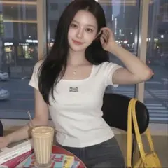【muahmuah】スリットボタンクロップ半袖Tシャツアイボリーのサムネイル