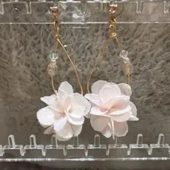 ピンク フラワーモチーフ ピアス