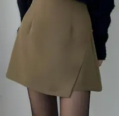 Louere インナーパンツ付ラップ風ミニスカート　ダークベージュ
