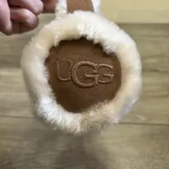 美品UGG刺繍ロゴイヤーマフ　チェスナット
